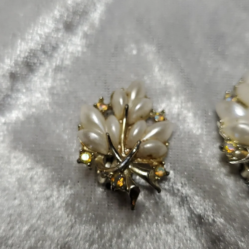 Vintage Unsigned Clip On Earrings Leaf Faux Pearl Rhinestones